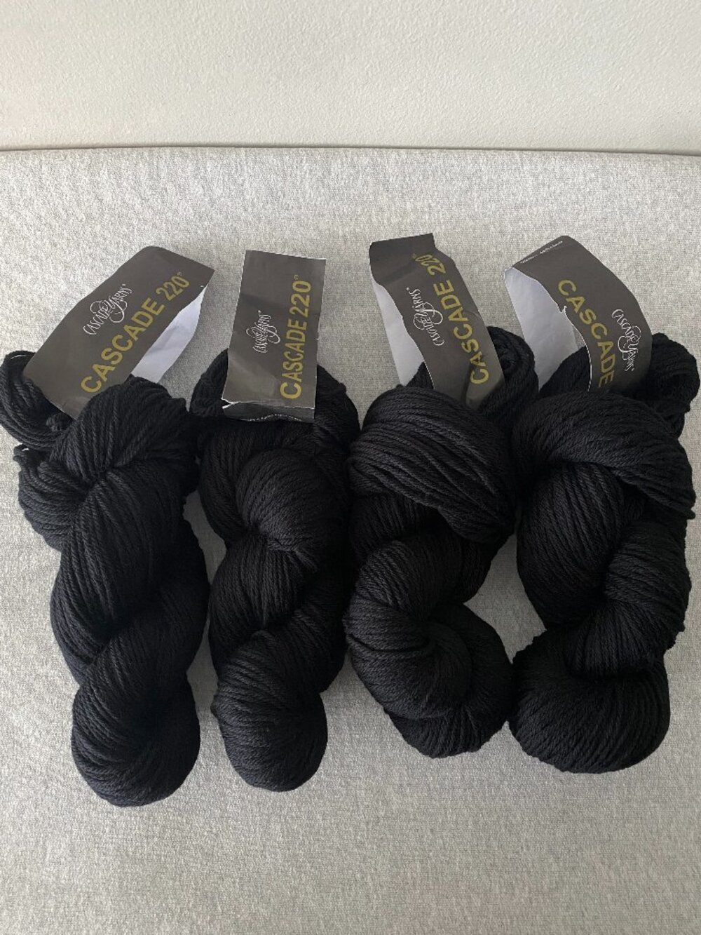 NWT Cascade 220 Solids Colour 8555 Black Lot of 4